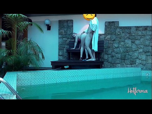 ❤️ Bulla ancillam ad piscinam invitat, sed fervido resistere non potuit at porn la.rassadakubani.ru